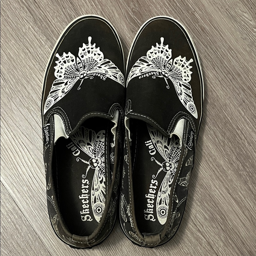 VINTAGE Skechers CALI Black and White 💀  🦋 Slip-Ons 8.5